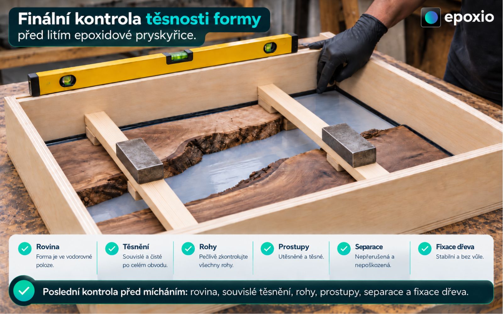 Finální kontrola těsnosti formy před litím epoxidové pryskyřice